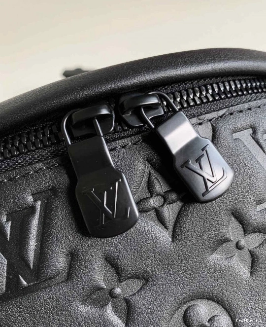 Frstbag ru LOUIS VUITTON BUMBAG DISCOVERY 0811